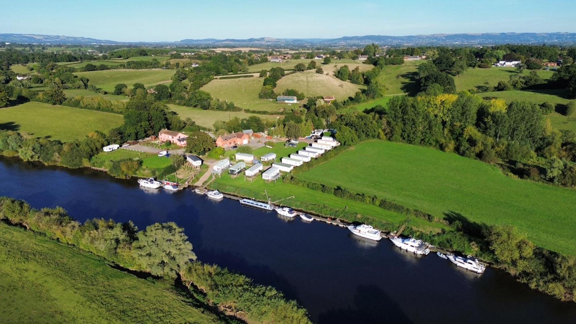 Severnside Boat And Caravan Park Gloucestershire - Caravan 1 Deerhurst Exterior photo
